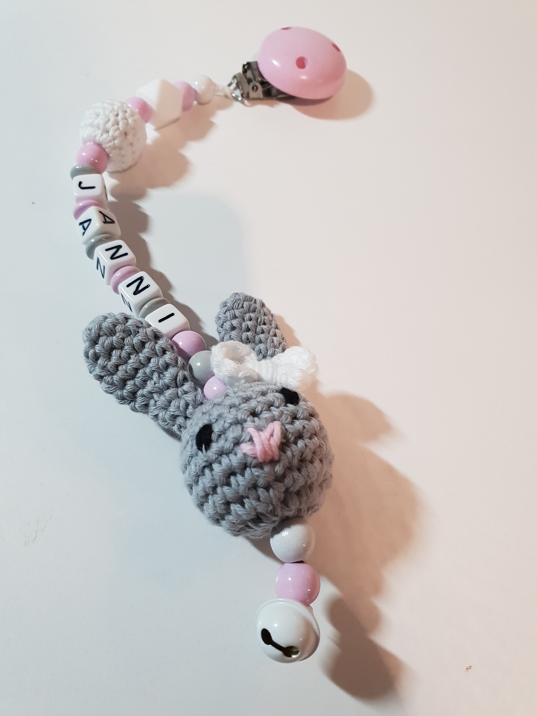 Kinderwagenanhänger mit Namen - 3D Hase Silikon Häkelperle in rosa weiß